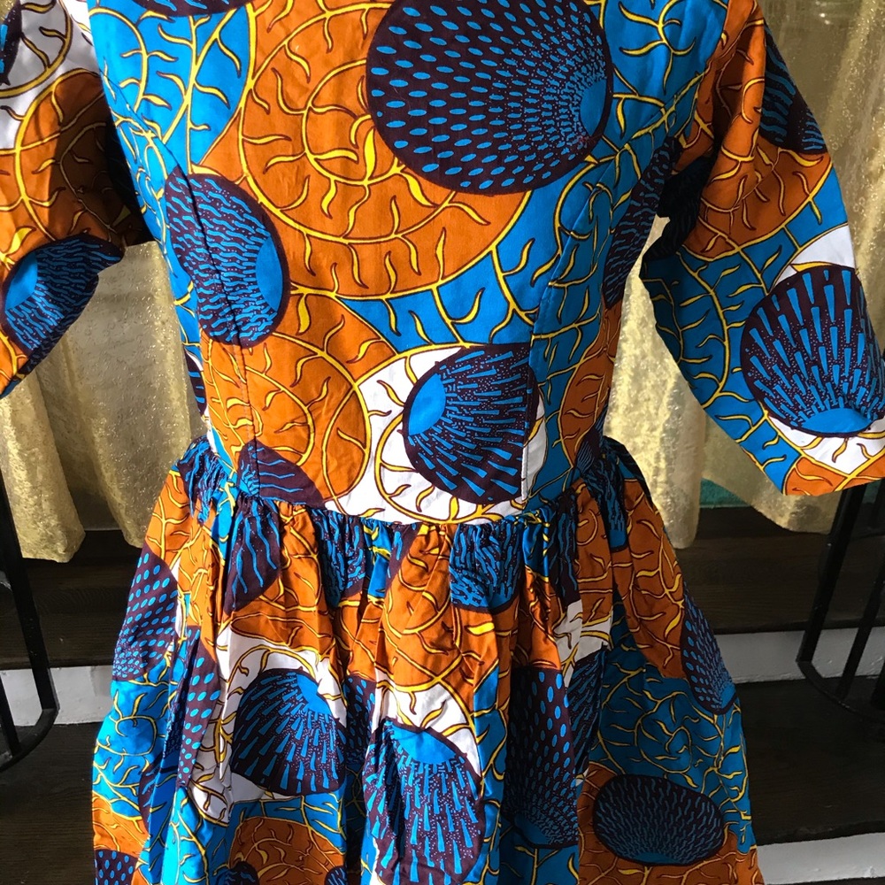 Beautiful Print dress with 3/4 pocket sleeves - Picture 2 of 8